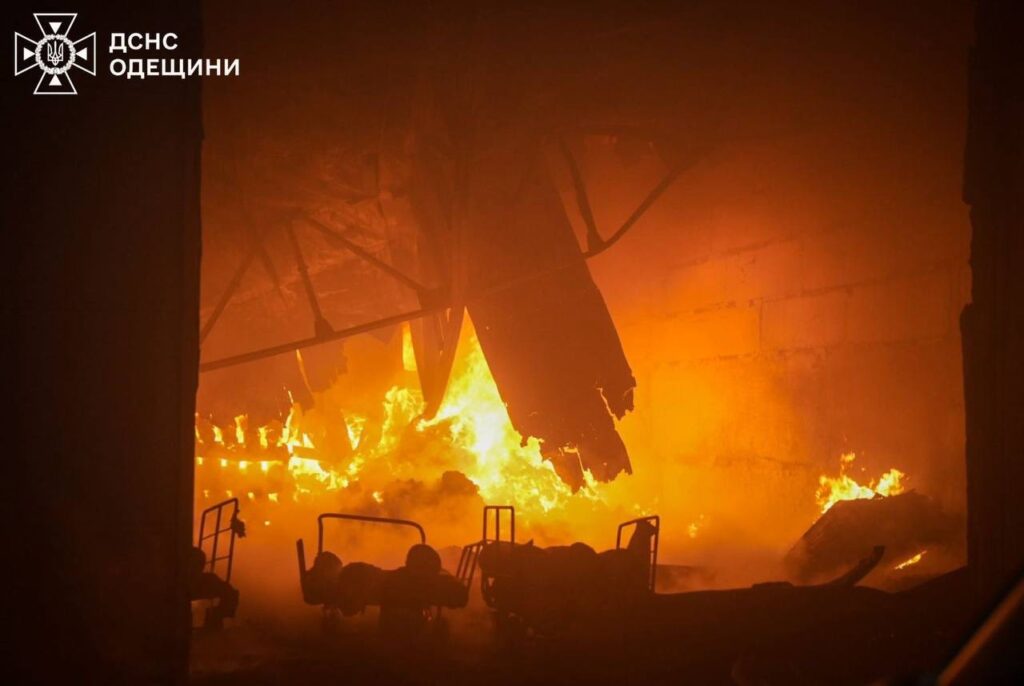 Вночі ворог знову атакував Одещину "шахедами": на місці влучань спалахнули масштабні пожежі