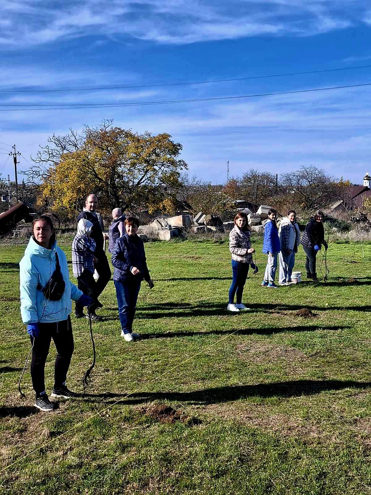 У селищі Ізмаїльського району завдяки благодійниці з Криничного висадили майже тисячу дерев