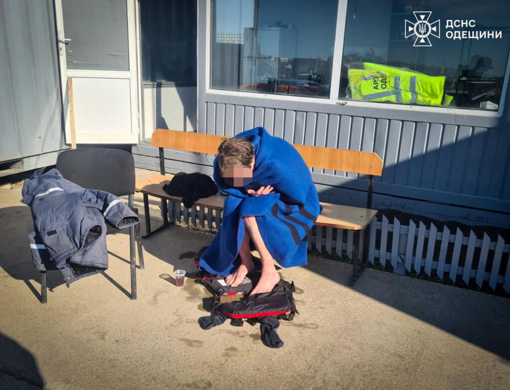 На Одещині водолази ДСНС врятували чоловіка в морі