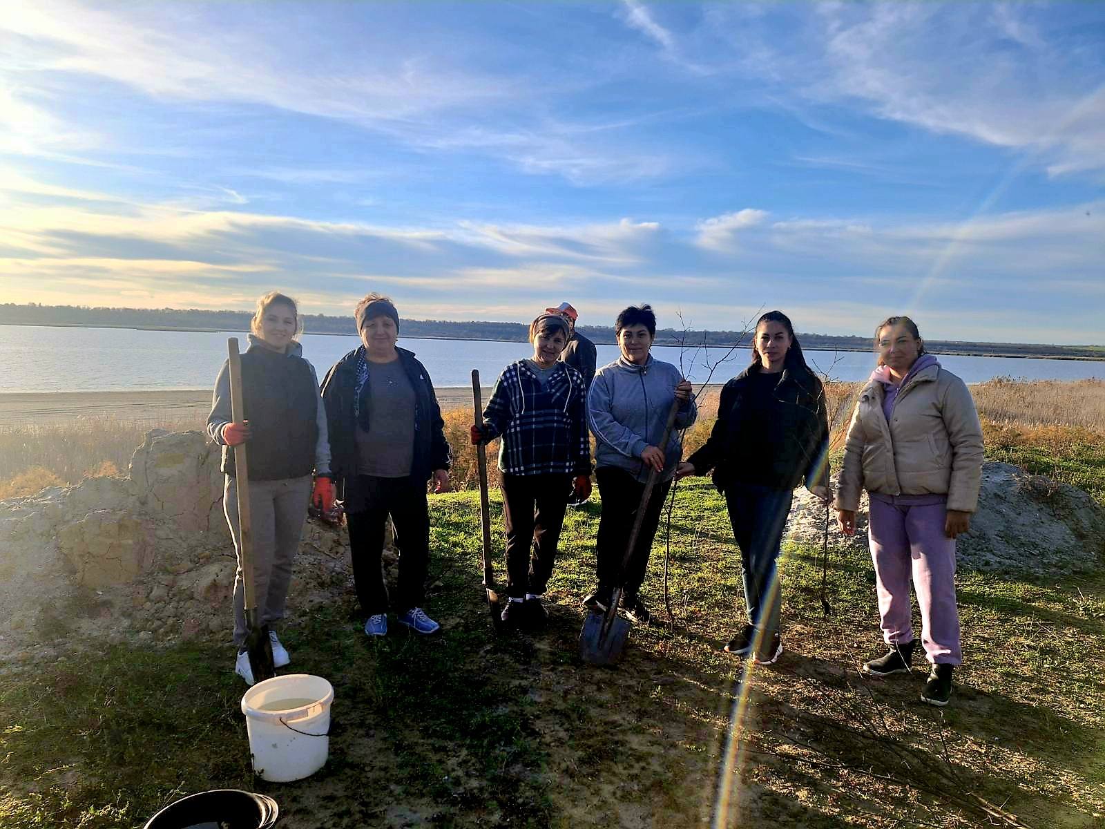 У селищі Ізмаїльського району завдяки благодійниці з Криничного висадили майже тисячу дерев