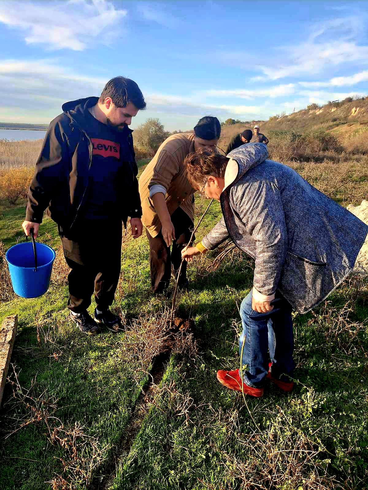 У селищі Ізмаїльського району завдяки благодійниці з Криничного висадили майже тисячу дерев