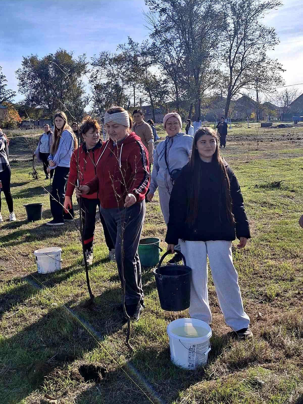 У селищі Ізмаїльського району завдяки благодійниці з Криничного висадили майже тисячу дерев