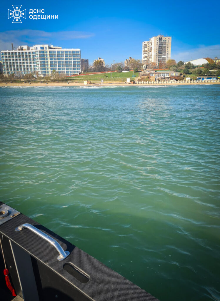 На Одещині водолази ДСНС врятували чоловіка в морі