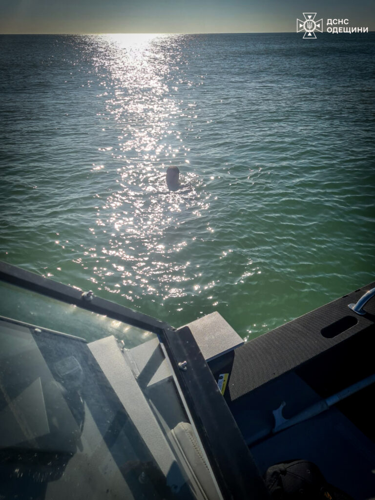 На Одещині водолази ДСНС врятували чоловіка в морі