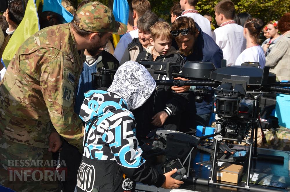 «Об'єднані однією метою»: Аккерман підтримав донатами українських захисників на благодійному ярмарку у центрі міста