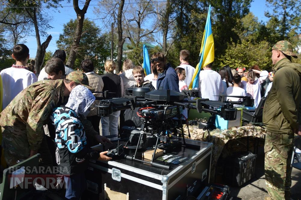 «Об'єднані однією метою»: Аккерман підтримав донатами українських захисників на благодійному ярмарку у центрі міста
