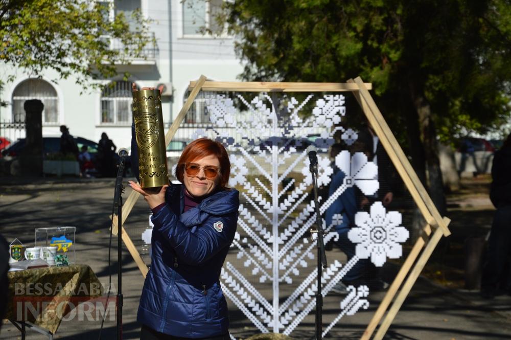 «Об'єднані однією метою»: Аккерман підтримав донатами українських захисників на благодійному ярмарку у центрі міста