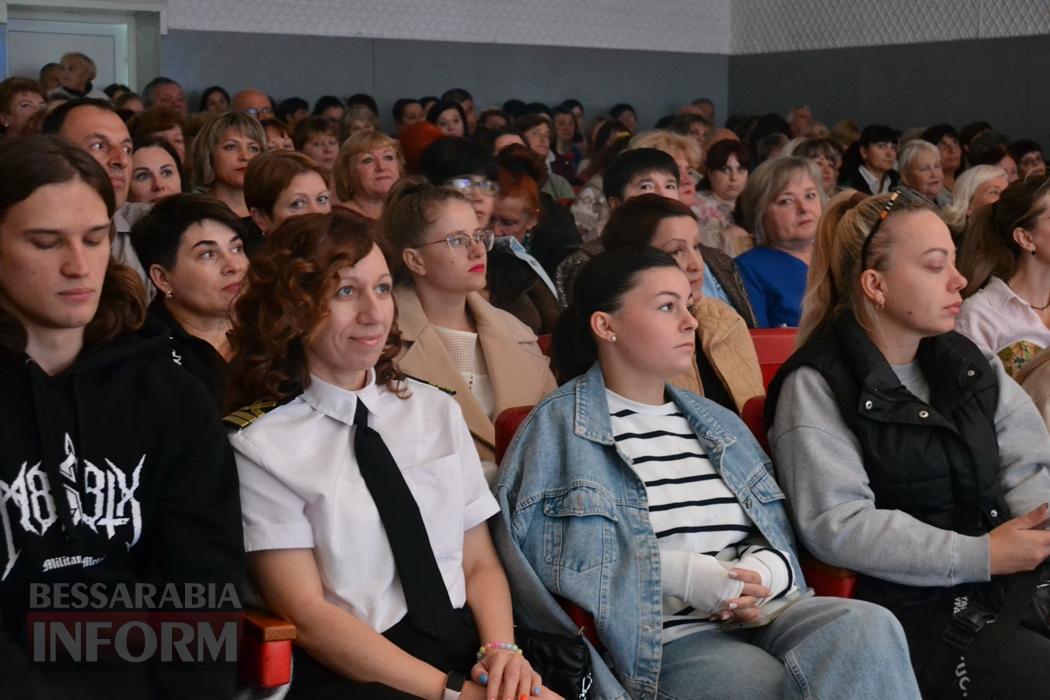 У Кілії відзначили День працівників освіти урочистостями, концертом та традиційним привітанням від Фонда Олександра Дубового