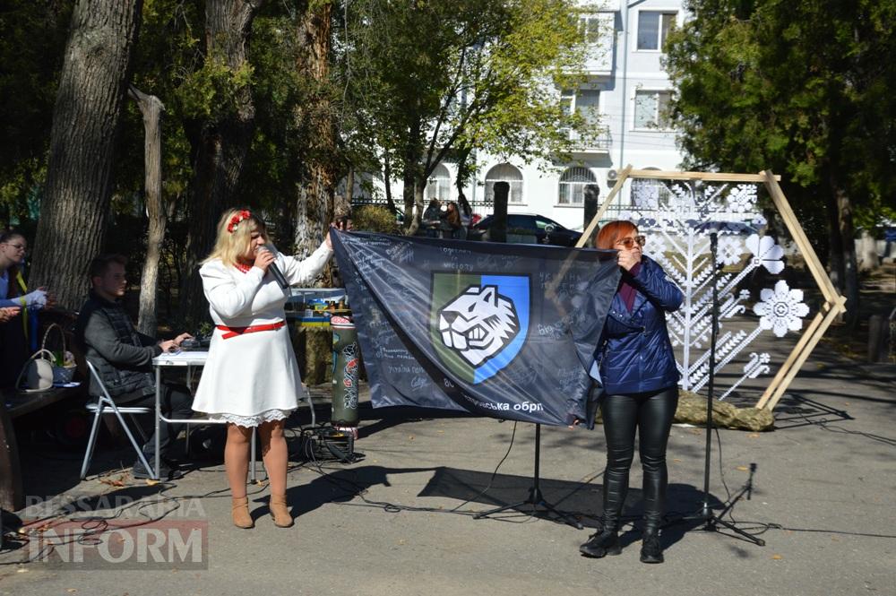 «Об'єднані однією метою»: Аккерман підтримав донатами українських захисників на благодійному ярмарку у центрі міста
