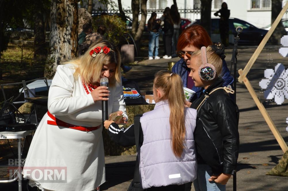 «Об'єднані однією метою»: Аккерман підтримав донатами українських захисників на благодійному ярмарку у центрі міста