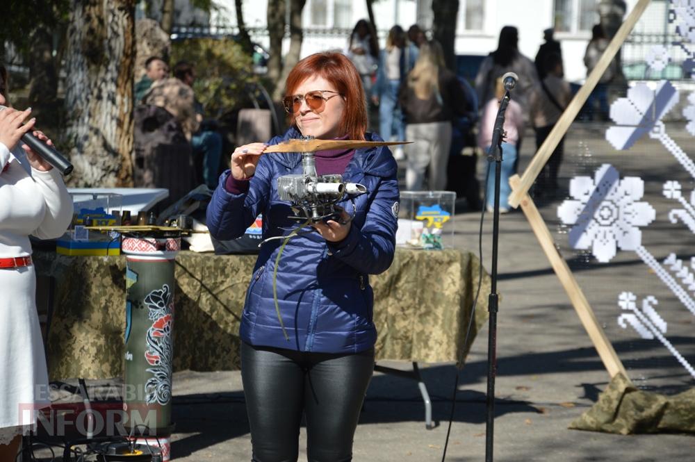 «Об'єднані однією метою»: Аккерман підтримав донатами українських захисників на благодійному ярмарку у центрі міста