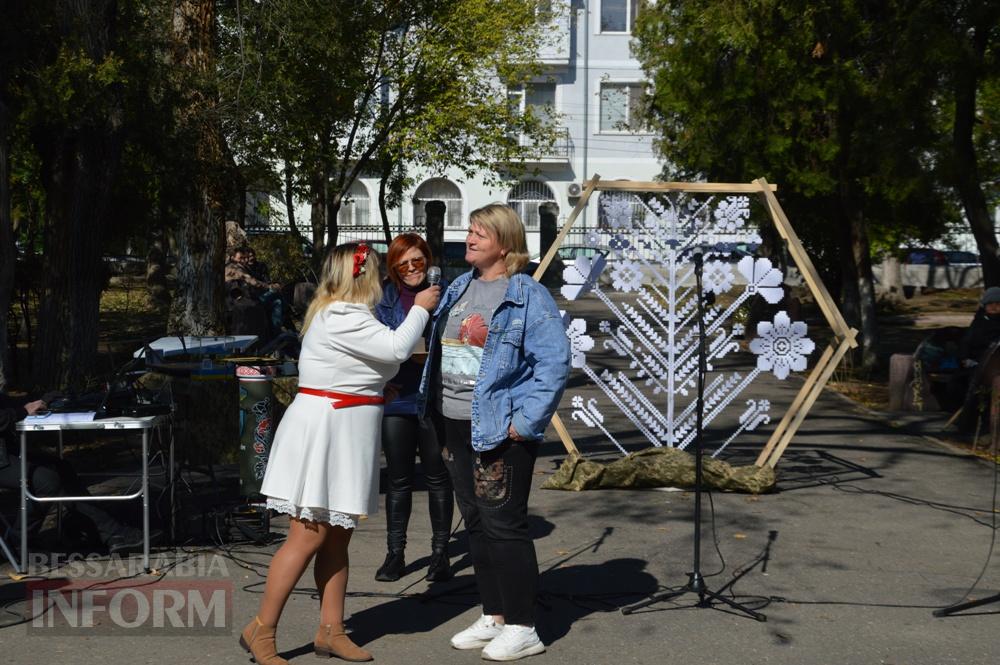 «Об'єднані однією метою»: Аккерман підтримав донатами українських захисників на благодійному ярмарку у центрі міста