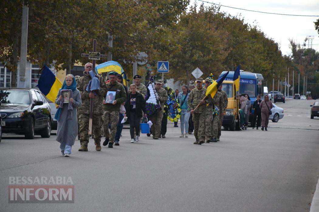 Добровольцем пішов на фронт та не встиг отримати відзнаку: Кілія простилася із раптово померлим військовим