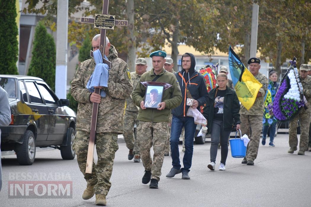 Добровольцем пішов на фронт та не встиг отримати відзнаку: Кілія простилася із раптово померлим військовим