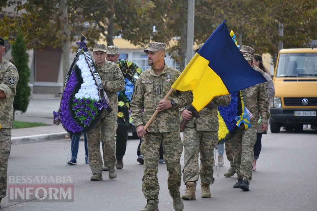 Добровольцем пішов на фронт та не встиг отримати відзнаку: Кілія простилася із раптово померлим військовим