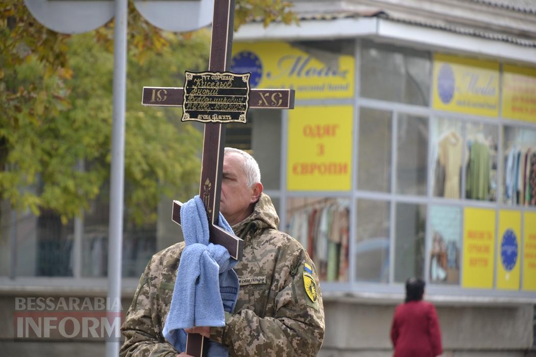 Добровольцем пішов на фронт та не встиг отримати відзнаку: Кілія простилася із раптово померлим військовим