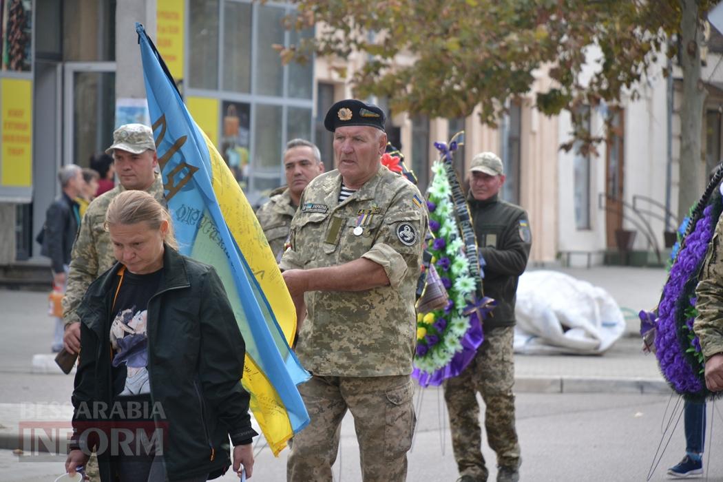 Добровольцем пішов на фронт та не встиг отримати відзнаку: Кілія простилася із раптово померлим військовим