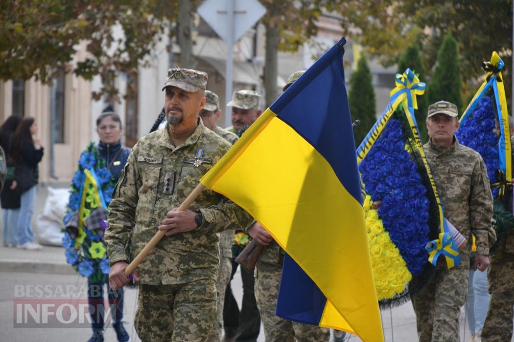 Добровольцем пішов на фронт та не встиг отримати відзнаку: Кілія простилася із раптово померлим військовим