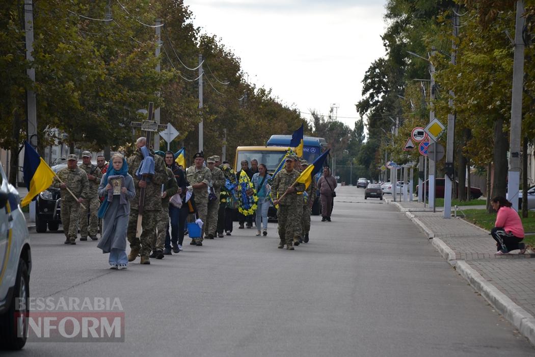 Добровольцем пішов на фронт та не встиг отримати відзнаку: Кілія простилася із раптово померлим військовим