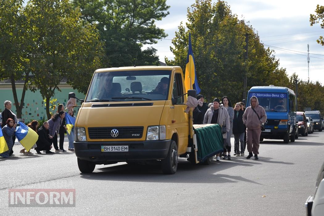 Добровольцем пішов на фронт та не встиг отримати відзнаку: Кілія простилася із раптово померлим військовим