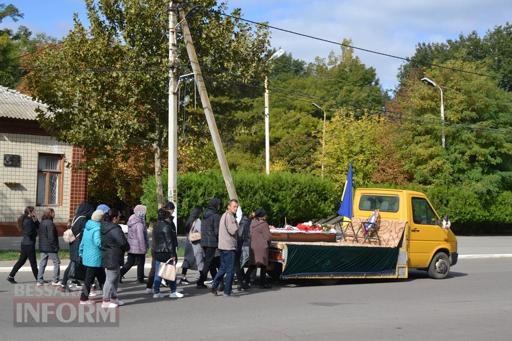 Добровольцем пішов на фронт та не встиг отримати відзнаку: Кілія простилася із раптово померлим військовим