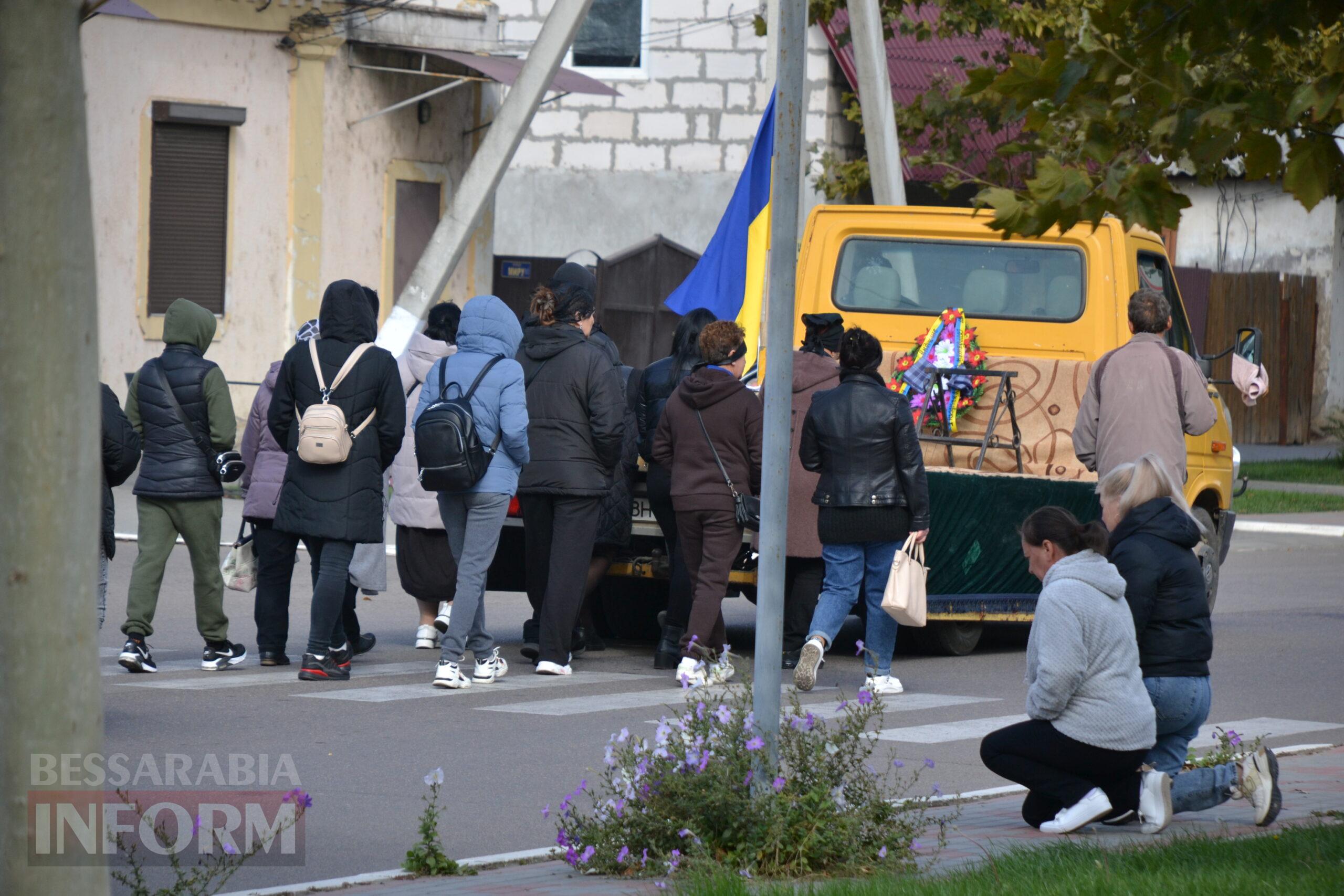 Добровольцем пішов на фронт та не встиг отримати відзнаку: Кілія простилася із раптово померлим військовим