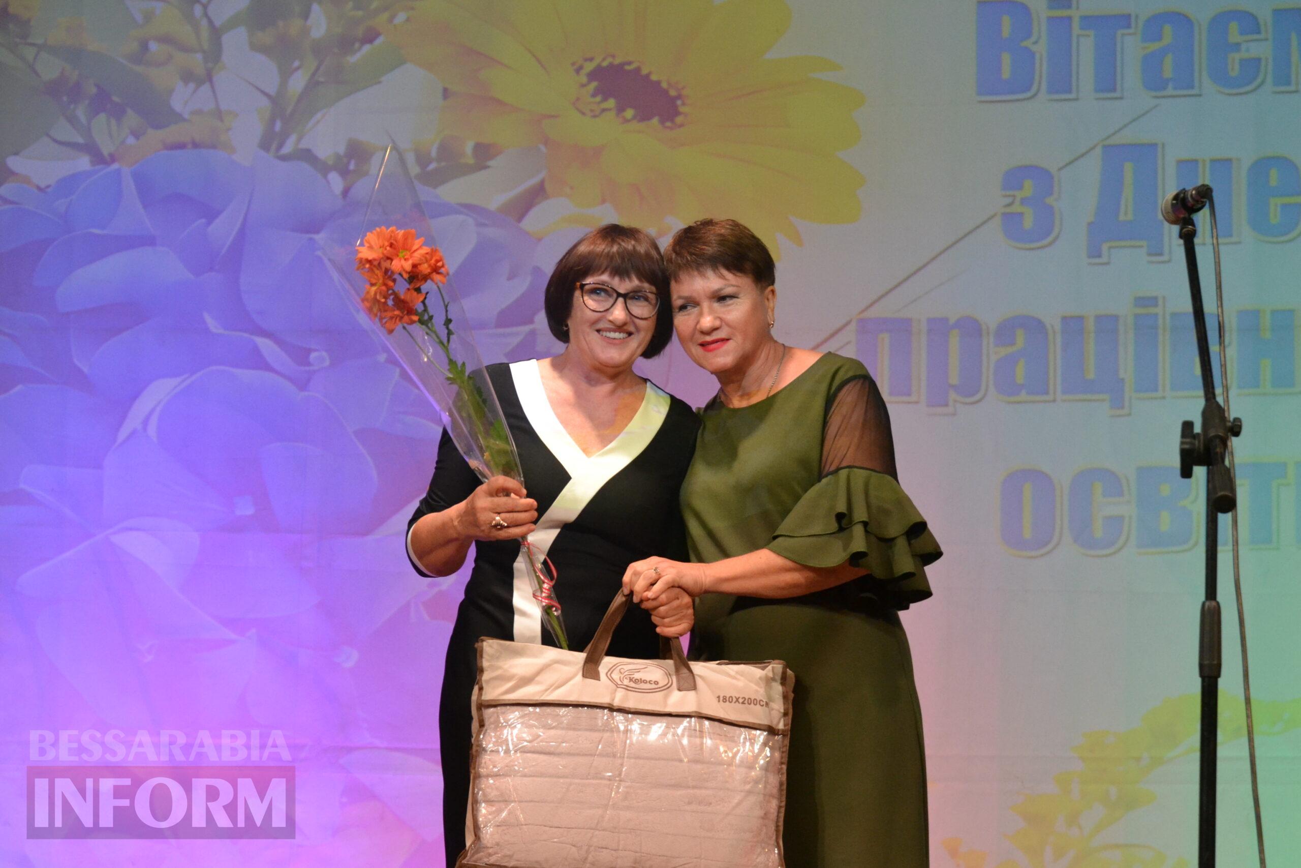 У Кілії відзначили День працівників освіти урочистостями, концертом та традиційним привітанням від Фонда Олександра Дубового