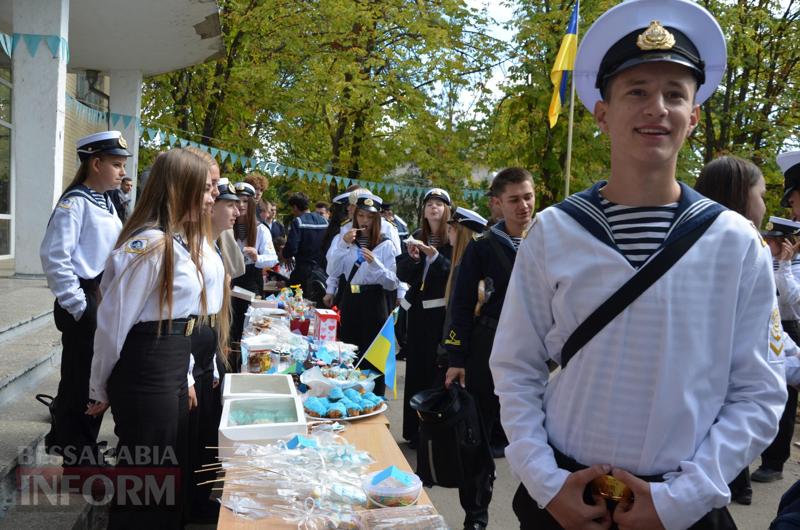 В Ізмаїлі Дунайський фаховий коледж провів благодійний ярмарок у морському колориті