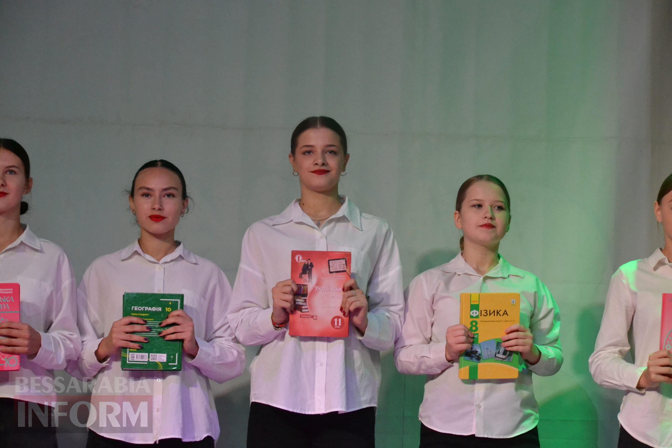 У Кілії відзначили День працівників освіти урочистостями, концертом та традиційним привітанням від Фонда Олександра Дубового