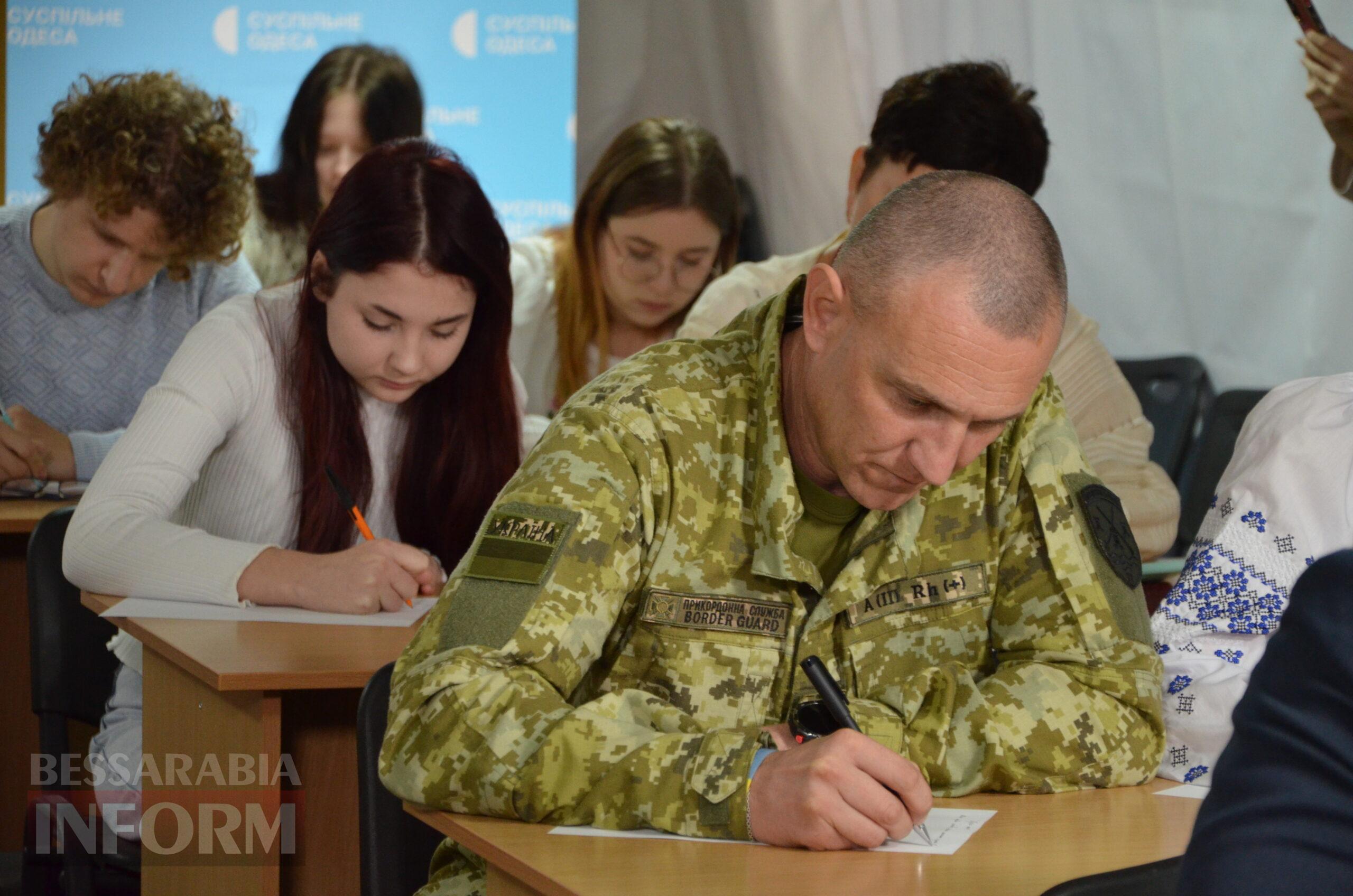 Ізмаїл писав радіодиктант національної єдності у прямому ефірі телемарафону "Єдині новини"