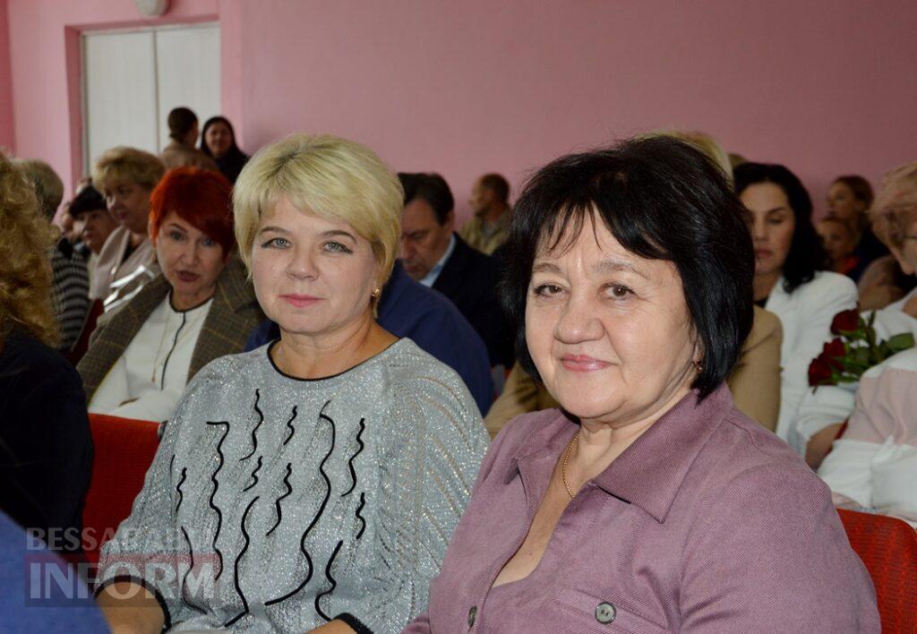 Квіти, нагороди і слова вдячності: як в Аккермані вітали освітян із професійним святом