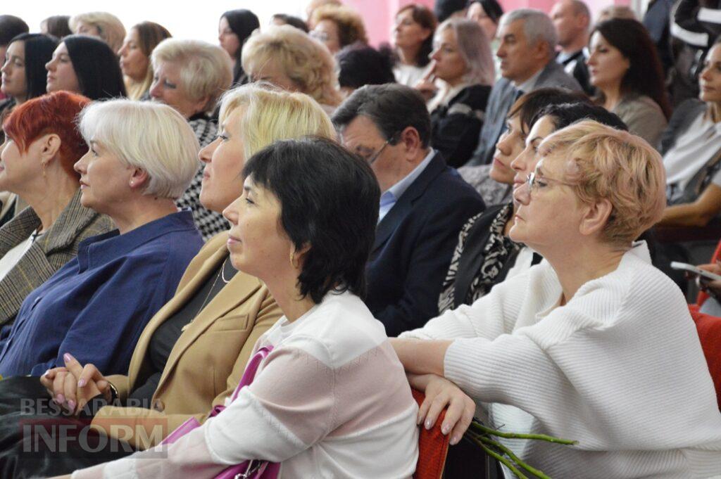 Квіти, нагороди і слова вдячності: як в Аккермані вітали освітян із професійним святом