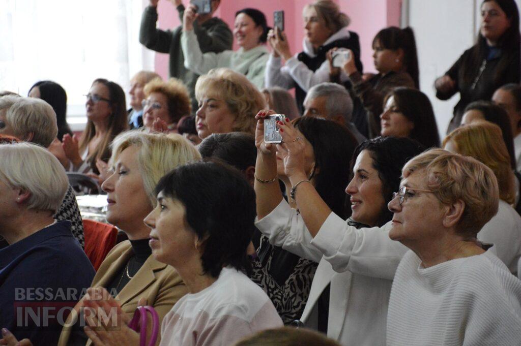 Квіти, нагороди і слова вдячності: як в Аккермані вітали освітян із професійним святом