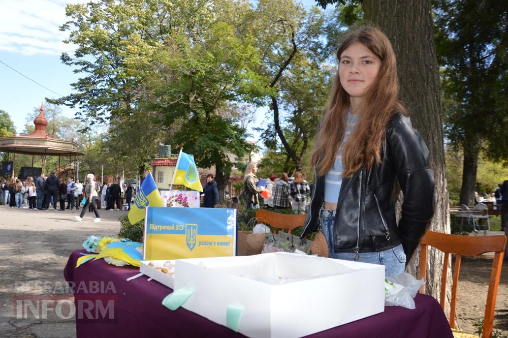 «Об'єднані однією метою»: Аккерман підтримав донатами українських захисників на благодійному ярмарку у центрі міста