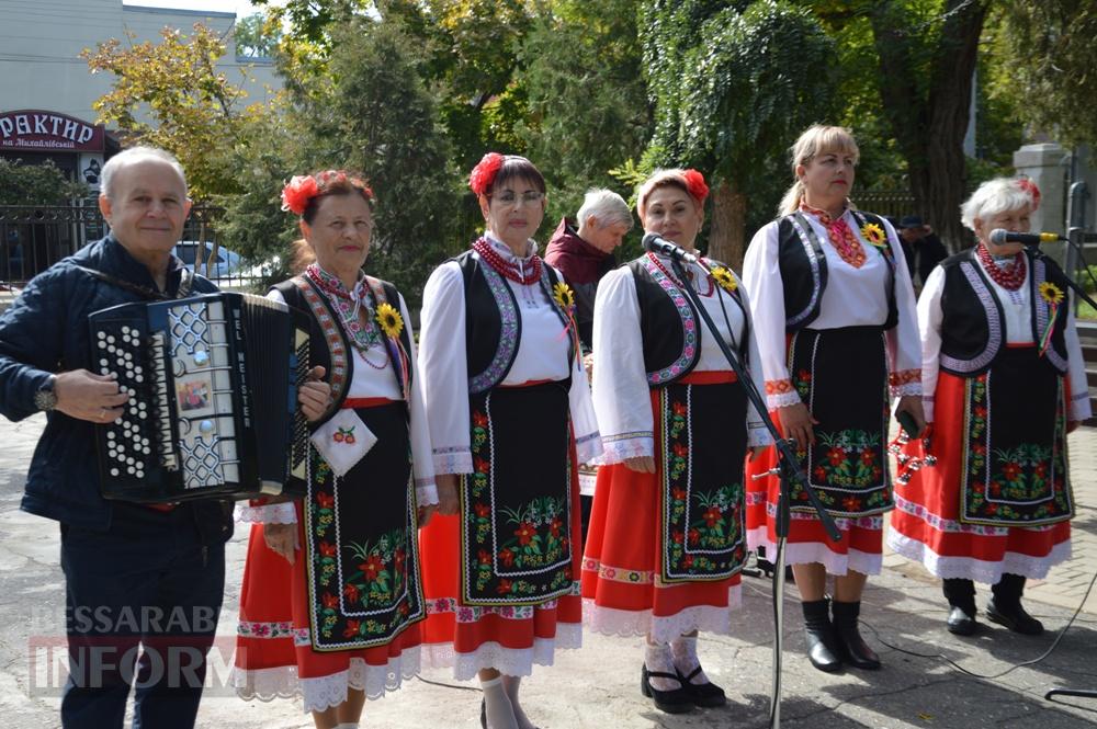 «Об'єднані однією метою»: Аккерман підтримав донатами українських захисників на благодійному ярмарку у центрі міста
