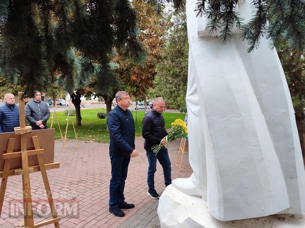 Листівки та квіти для наших Героїв: аккерманці віддали шану захисникам і захисницям України