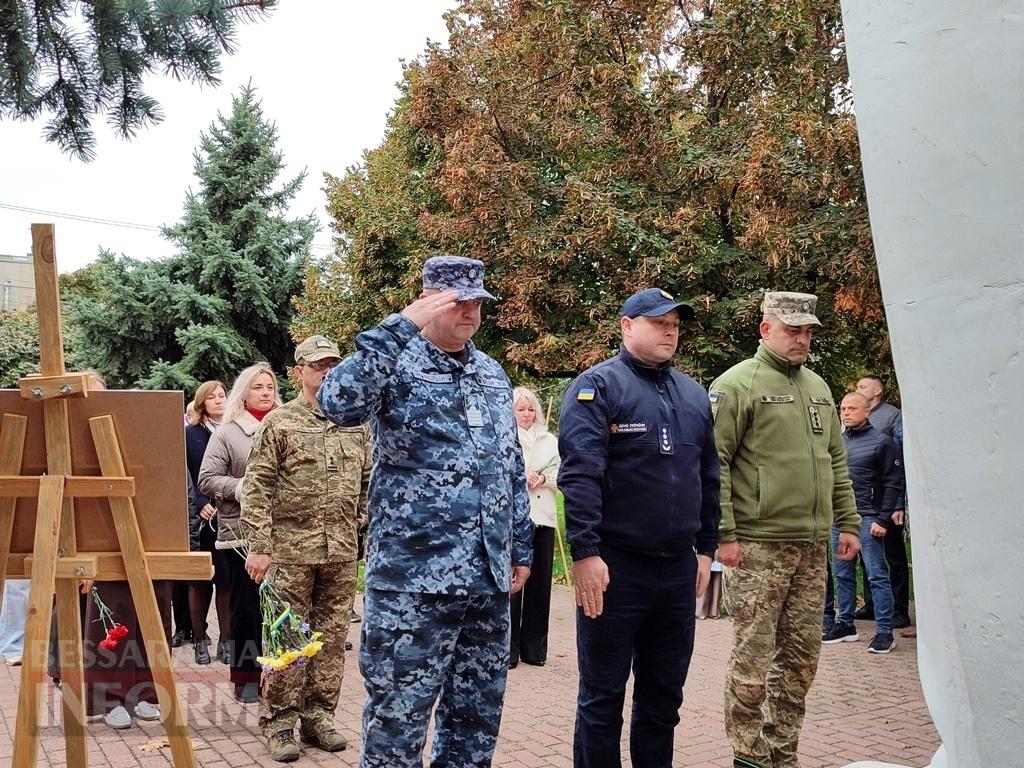 Листівки та квіти для наших Героїв: аккерманці віддали шану захисникам і захисницям України