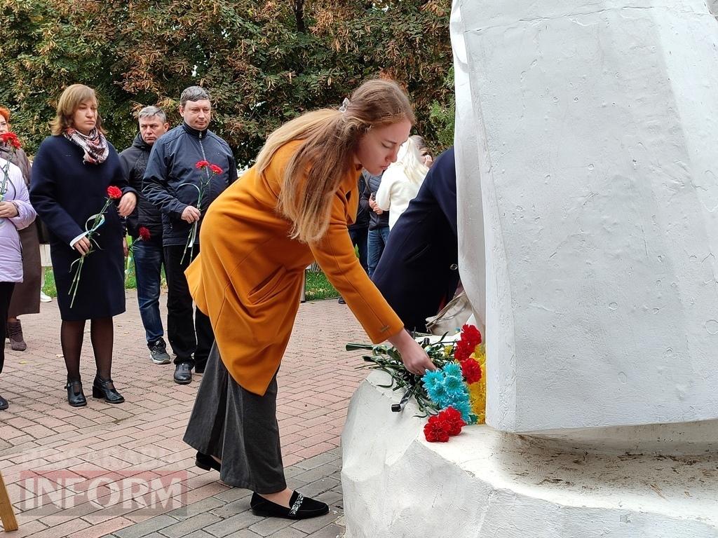 Листівки та квіти для наших Героїв: аккерманці віддали шану захисникам і захисницям України