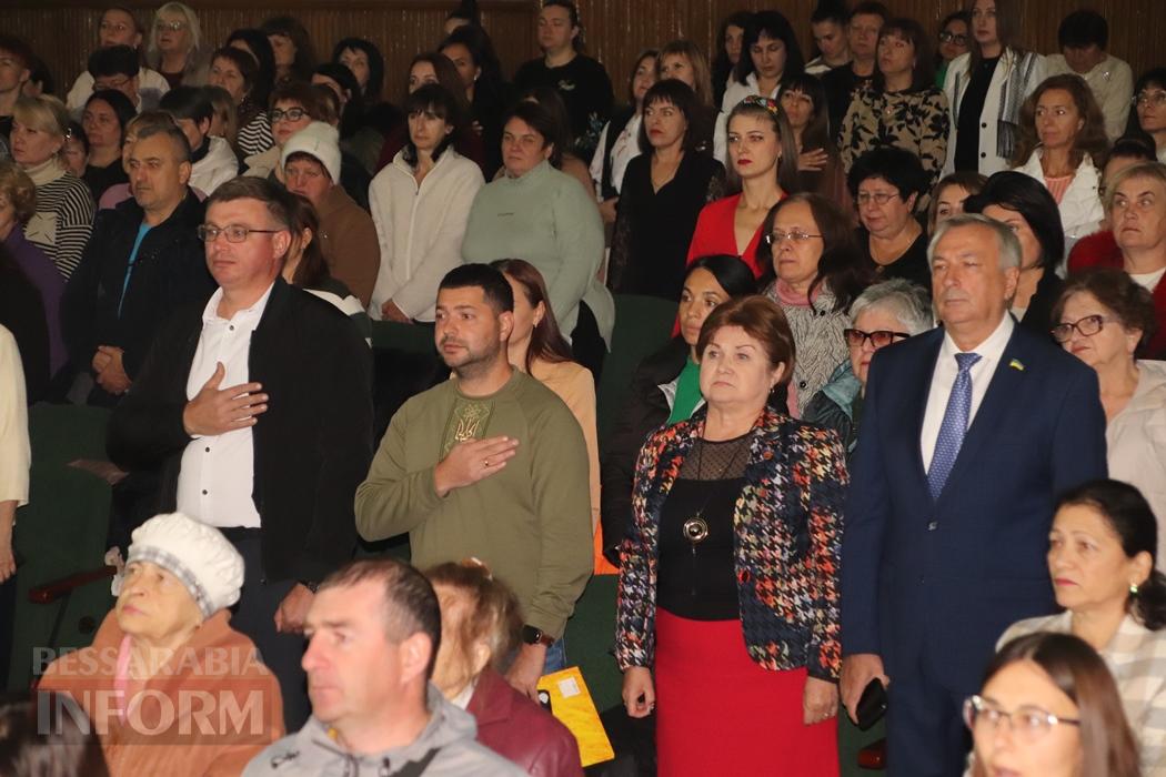 Тепло сердець, вдячність і оплески: Болградщина вшанувала освітян і хранителів знань