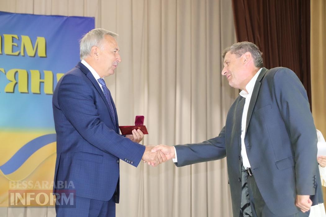 Тепло сердець, вдячність і оплески: Болградщина вшанувала освітян і хранителів знань