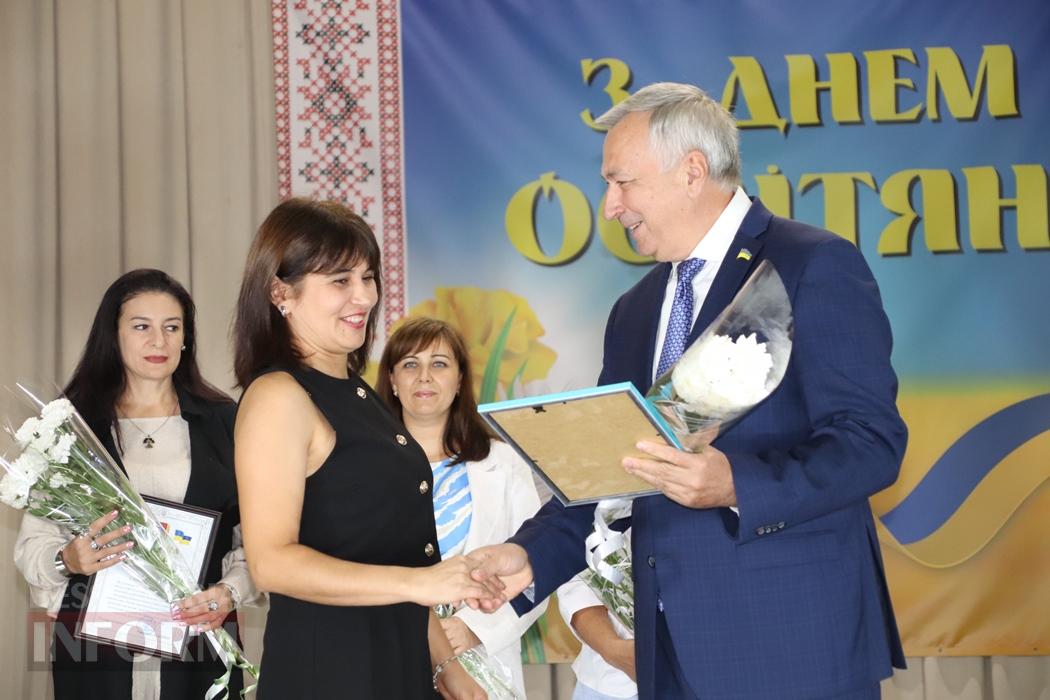 Тепло сердець, вдячність і оплески: Болградщина вшанувала освітян і хранителів знань