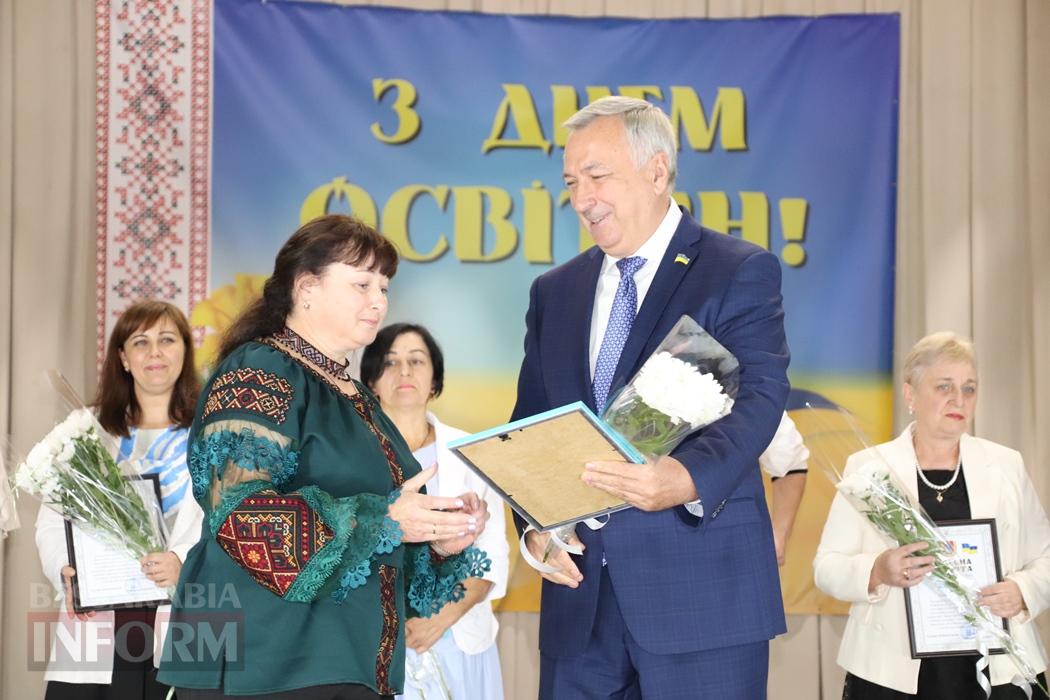 Тепло сердець, вдячність і оплески: Болградщина вшанувала освітян і хранителів знань