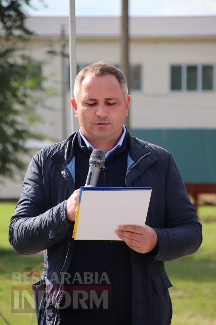 Він мріяв про новосілля, а отримав вічну домівку в серцях людей: у Болградській громаді відкрили меморіальну дошку Герою Денису Проданову