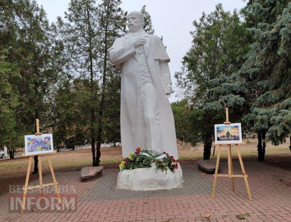 Листівки та квіти для наших Героїв: аккерманці віддали шану захисникам і захисницям України