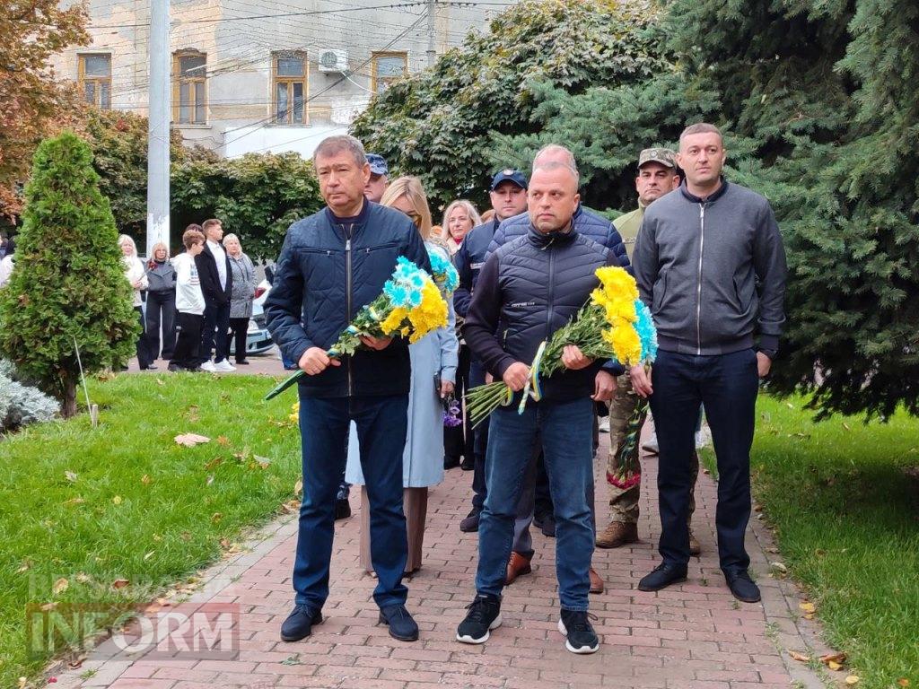 Листівки та квіти для наших Героїв: аккерманці віддали шану захисникам і захисницям України