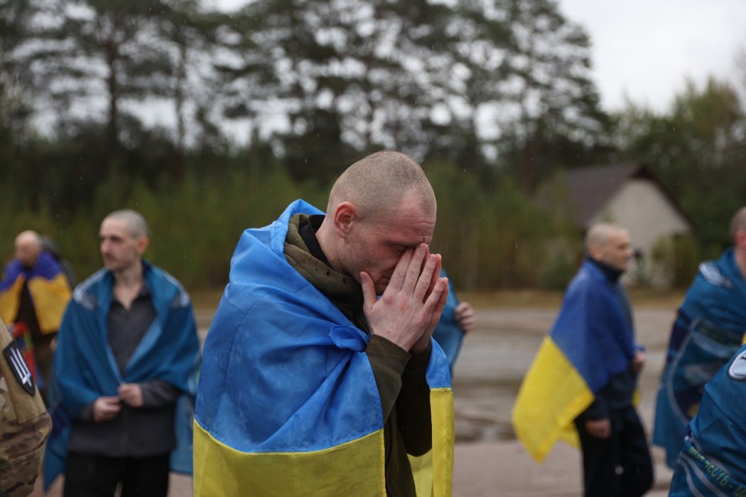 Ще 205 українців нарешті вдома: відбувся черговий обмін з рф