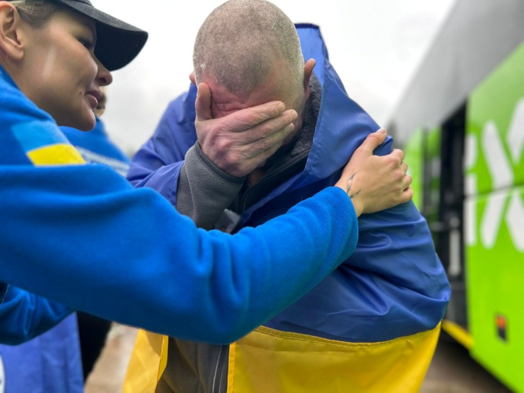 Ще 205 українців нарешті вдома: відбувся черговий обмін з рф