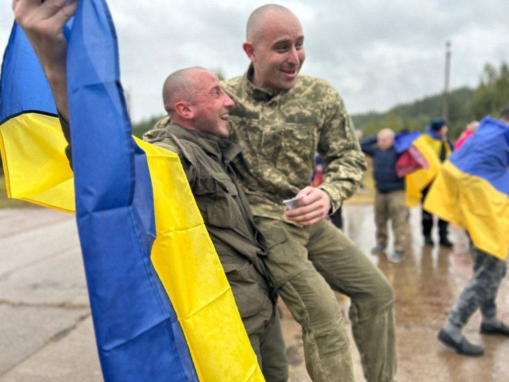 Ще 205 українців нарешті вдома: відбувся черговий обмін з рф
