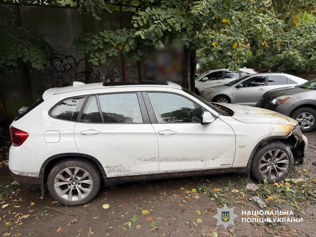 Поліцейські затримали 19-річного одесита, який на замовлення підпалив дороге авто