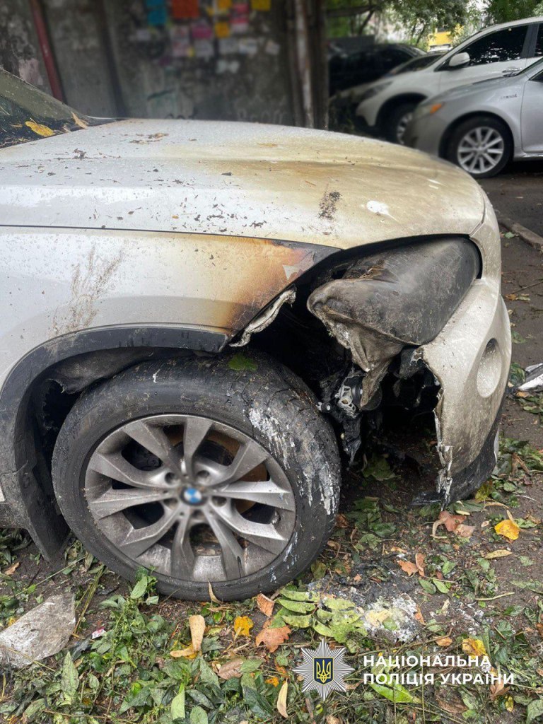Поліцейські затримали 19-річного одесита, який на замовлення підпалив дороге авто